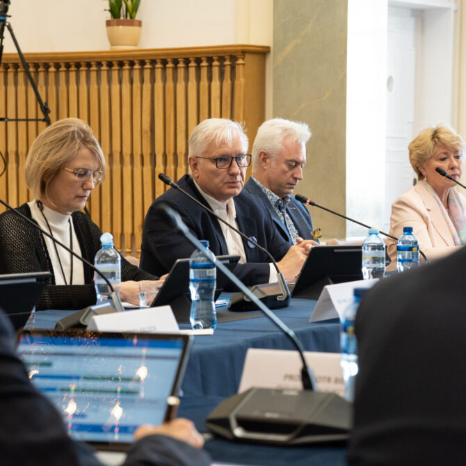 Prezydium Polskiej Akademii Nauk o finansowaniu nauki i reorganizacji instytutów PAN