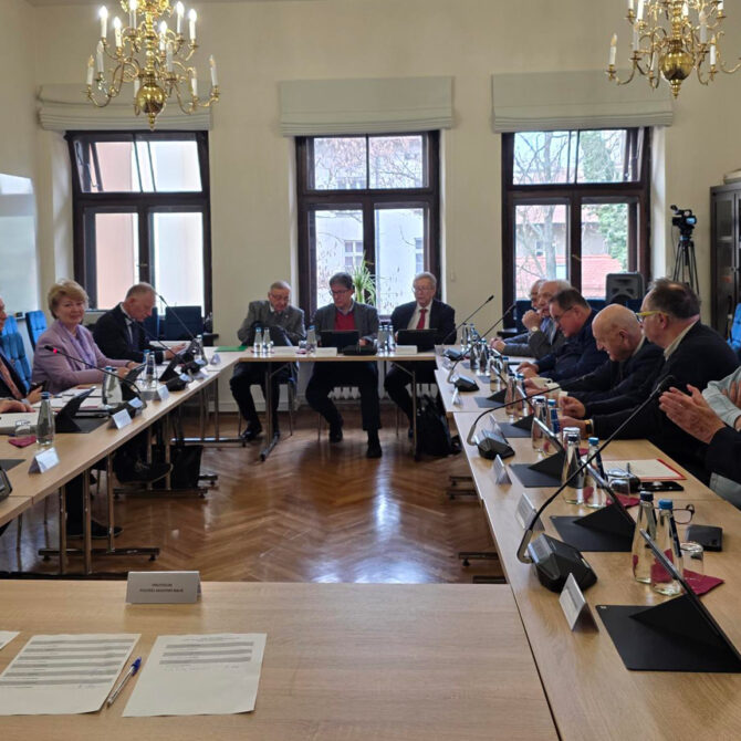 Prezydium PAN obradowało w Oddziale w Krakowie: decyzje dotyczące organizacji Kancelarii i podziału środków budżetowych