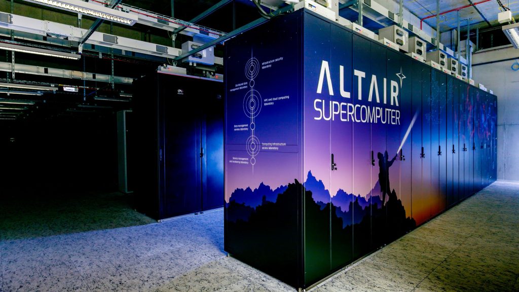 Superkomputer przypominający wyglądem wielką szafę
